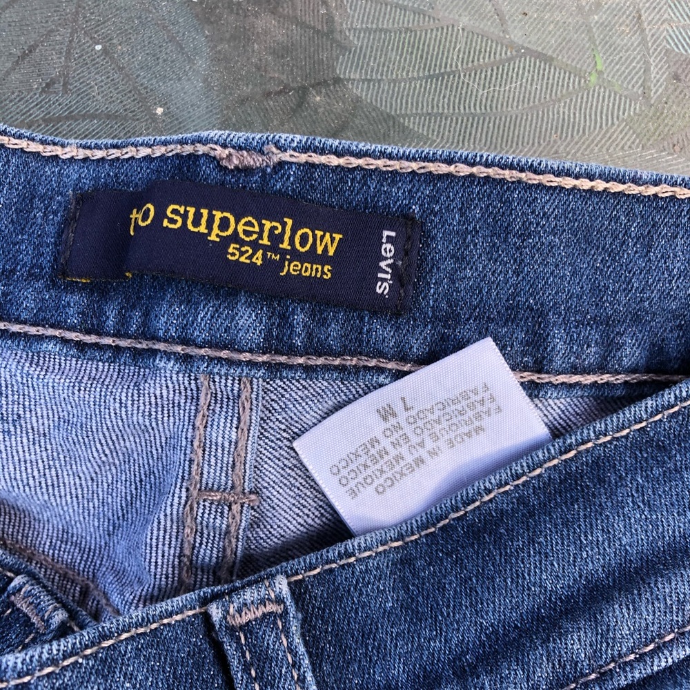 Levi’s junior 524 too super low size 7 M